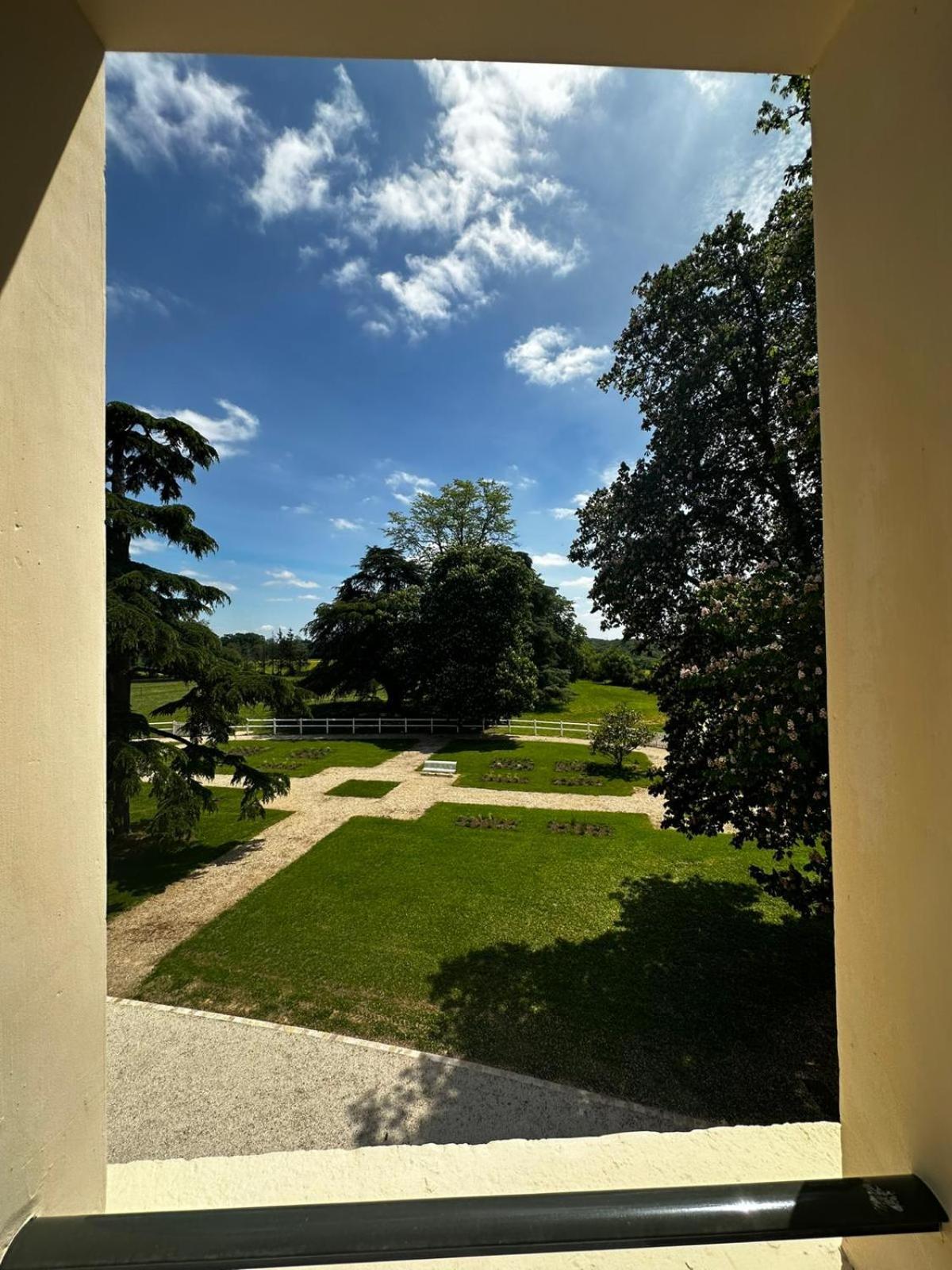 Domaine De L'Ecorcerie Hotel Fontaine-le-Comte Exterior photo